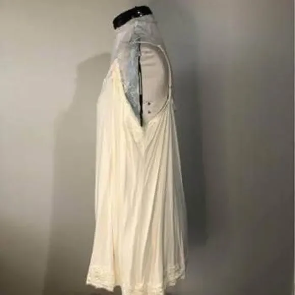 3X size 26/28 Avenue cream Tank Top Cami Lace pit-pit=24” length=26”-30”C5636 - Picture 3 of 5